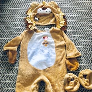 Lion costume 12-24 months. With Parent accessories